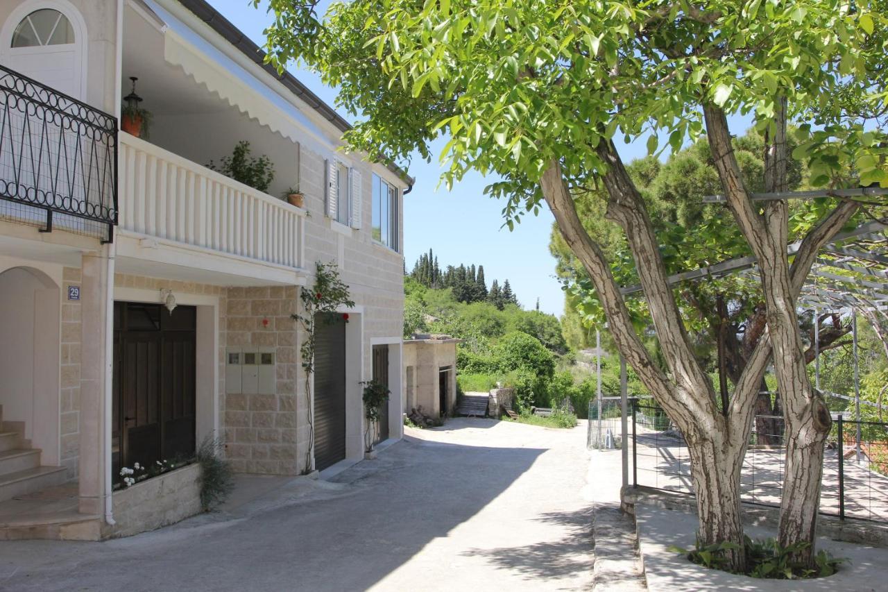 Holiday House Pine Tree Nerežišće Exterior foto