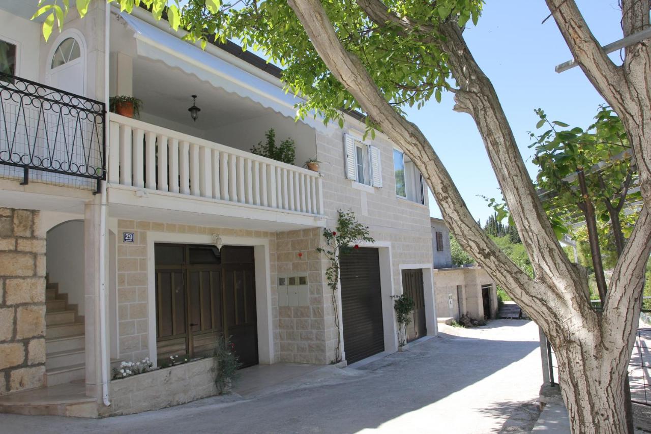 Holiday House Pine Tree Nerežišće Exterior foto