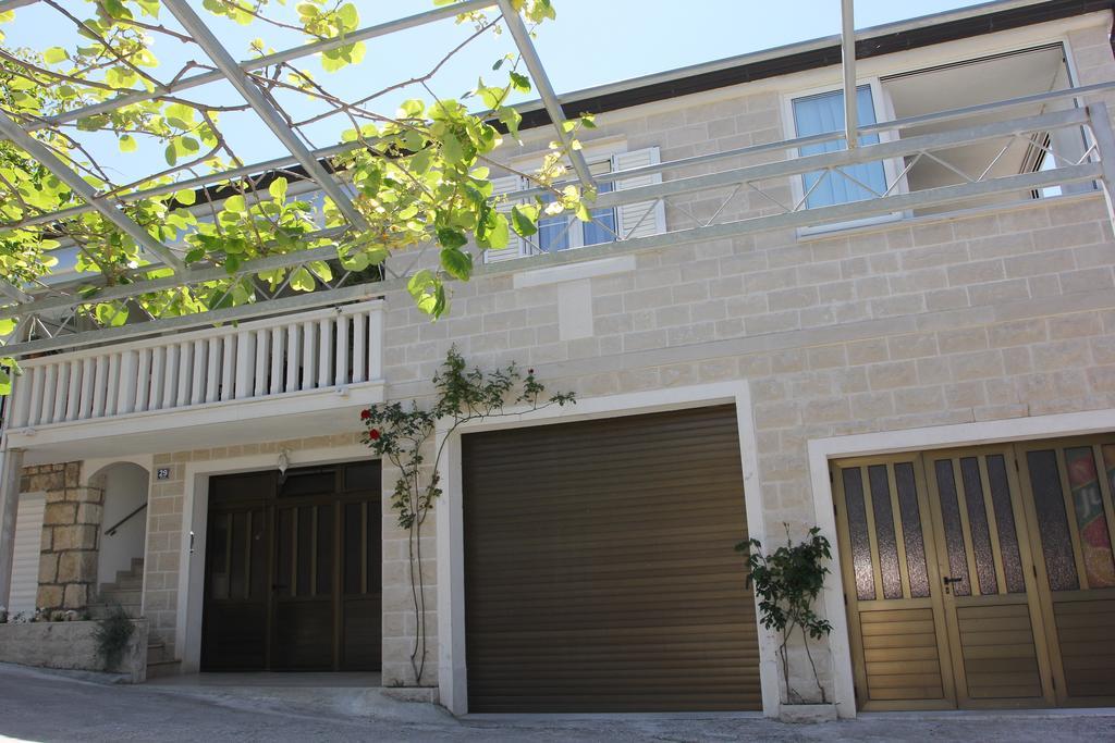 Holiday House Pine Tree Nerežišće Exterior foto