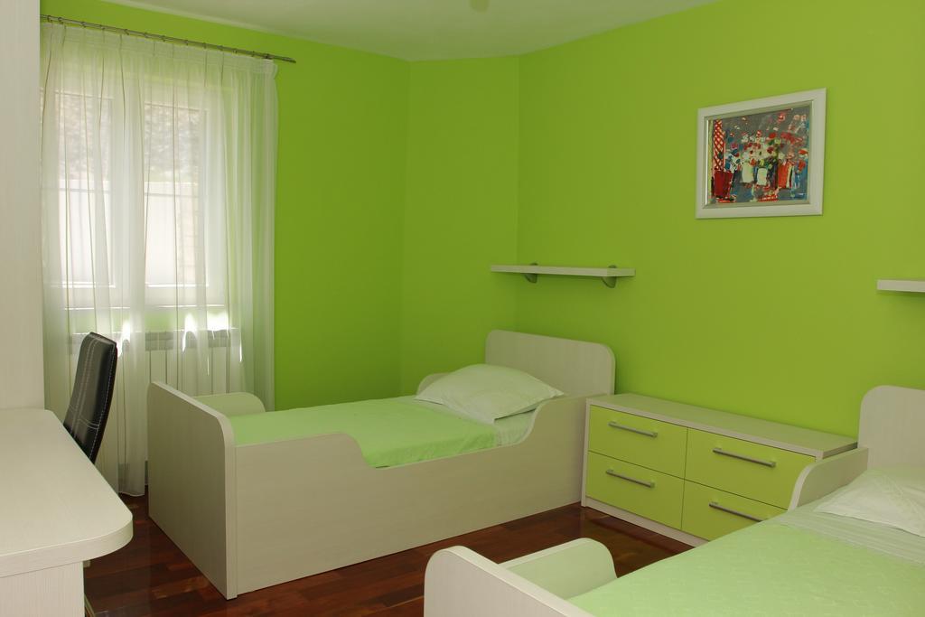 Holiday House Pine Tree Nerežišće Exterior foto