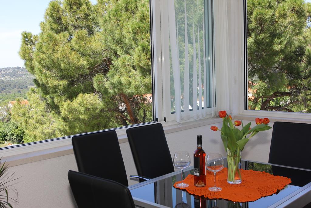Holiday House Pine Tree Nerežišće Exterior foto